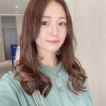 Kasumi Hasegawa Instagram - メガネ有り🥸無し😊 美容室帰り髪巻いてもらったから、ルンルンで撮った自撮りたち🤳 #巻き髪 #selfie #メガネ女子 #めがね女子 #自撮り #自撮り部 ヘアサロンamis by air