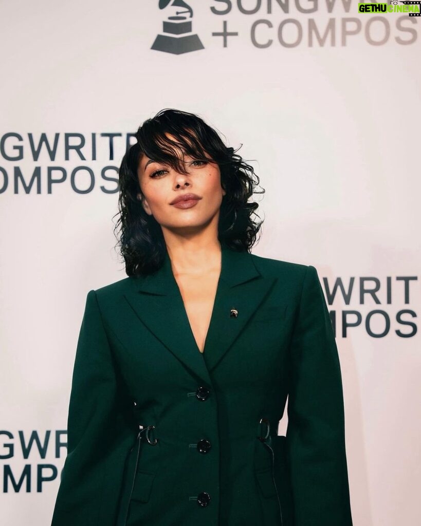 Kat Graham Instagram - At the @prodengwing @songcompwing Celebration of Craft at the @grammymuseum with my @recordingacademy family. I know this isn’t the most pc thing to say, but fuck I really love my Recording Academy family. Grateful for my incredible colleagues, who tirelessly champion artists’ rights, making sure that our laws and operations evolve to safeguard the industry’s medical, financial, professional and mental well-being. It’s a privilege, now as trustee, to stand alongside these brilliant minds and creative forces. Kicking off Grammy week with these devoted and talented MFs, who dedicate their lives to making the music world better, and protecting both artists as well as each other. They truly are the architects of the soundtrack to our lives. I love y’all. A town down. Congrats to Leslie Ann Jones on your honor. As a female engineer myself I was the only girl in my class, and I am always awestruck by you and your talents. You make Skywalker Sounds sound gooooood kid. 🙌🏽🤌🏽 📸: @obscurematchi Los Angeles, California