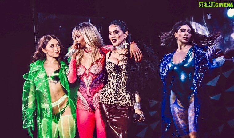 Kat Graham Instagram - Thank you to everyone who came out and sold out our first show this weekend in Italy!!! 🇮🇹 Grazie mille @paolaiezzireal for joining me on stage! So epic. So grateful. This marks the official launch of The TIME Tour. See you In Liverpool for another sold out weekend!! @ale_ssiofilippelli @marissaneola @federica_di_meo @bkjones20 @mariotyler @elisarampi @matteogiorgiinred @sweeneynaty Bologna, Italy
