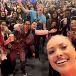 Kat Graham Instagram - Comic Con Cape Town baby! Thank you guys so much for 4 SOLD OUT days!! I honestly didn’t think y’all loved me like that 😂. It’s been such a treat connecting with so many of you in person. Love and gratitude 💕❤️‍🔥 Cape Town, South Africa