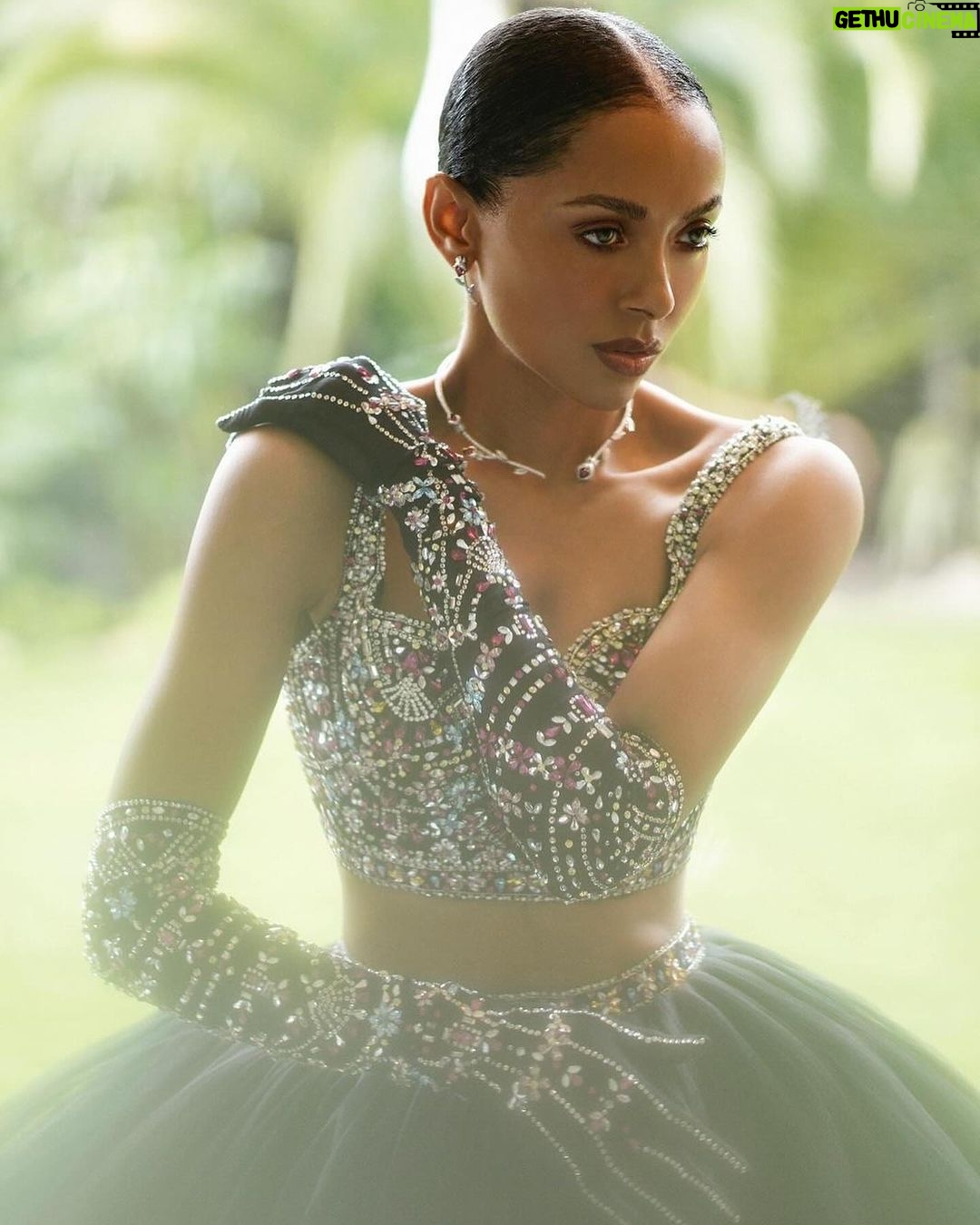 Kat Graham Instagram - @lofficielarabia cover story 🩷 Photographer & Stylist: Viktor Danilov @danilov.viktor_ Executive Director: Alessio Filippelli @ale_ssiofilippelli Jewellery: HRH Joaillerie @hrhjoaillerie Arabia