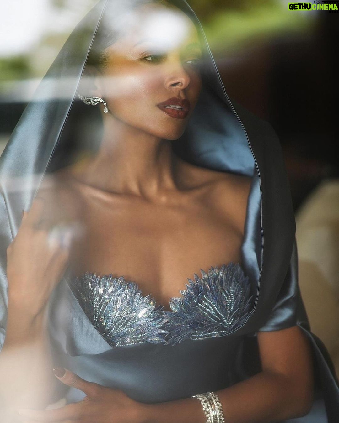 Kat Graham Instagram - @lofficielarabia cover story 🩷 Photographer & Stylist: Viktor Danilov @danilov.viktor_ Executive Director: Alessio Filippelli @ale_ssiofilippelli Jewellery: HRH Joaillerie @hrhjoaillerie Arabia