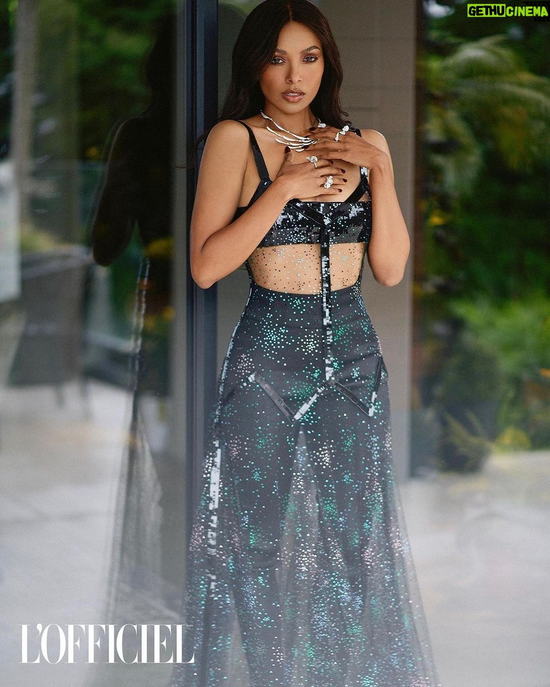 Kat Graham Instagram - New @lofficielarabia Cover Story Link in my stories to read the full interview! 🦋 Photographer & Stylist: Viktor Danilov @danilov.viktor_ Executive Director: Alessio Filippelli @ale_ssiofilippelli Jewellery: HRH Joaillerie @hrhjoaillerie Cover Look: @giorgioarmani Location: @hummingbirdstudiosfr Arabia