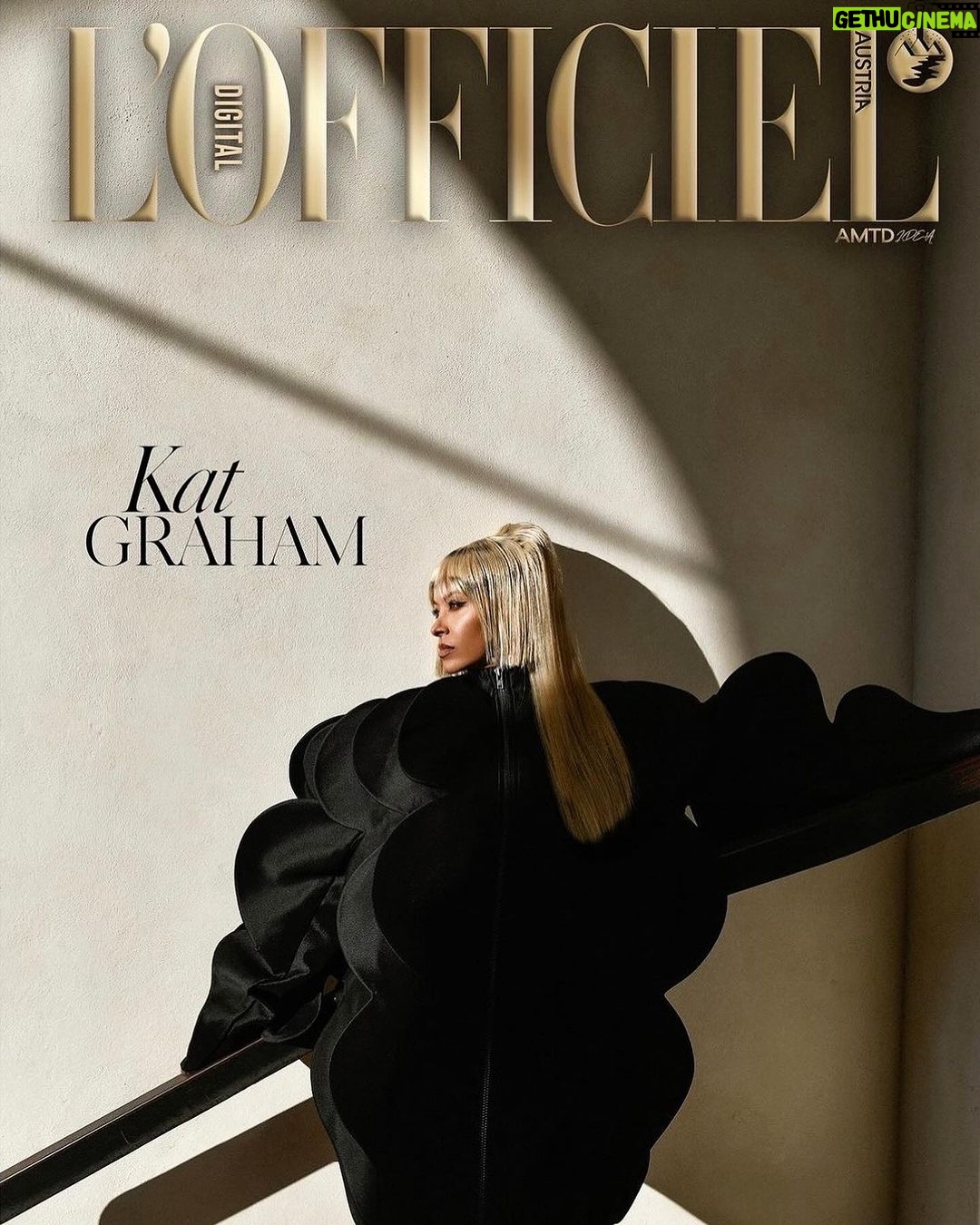 Kat Graham Instagram - Blonde ambition… New cover story for @lofficielaustria. Executive director: Alessio Filippelli @ale_ssiofilippelli Make Up Hair: Elisa Rampi @elisarampi Publisher: Anna Vergelskaya @anna_vergelskaya Assistant Hair Master: Elizabeth Fogel @hairdresserlf Assistant stylist: Zeng Yinli @yayazeng_ Cover Look: @annakikiofficial Photographer & Stylist: Victor Danilov @danilov.viktor_ Austria