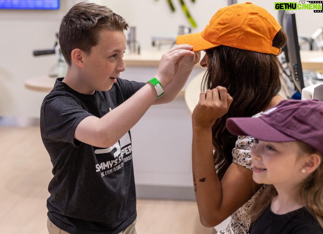 Kat Graham Instagram - So grateful to have joined @ryanseacrest for the Grand Opening of Seacrest Studios at Le Bonheur Children’s Hospital in Memphis, TN this week. @ryanfoundation is such an incredible organization. Thanks for having me. ✨⚡️💕 Le Bonheur Children's Hospital