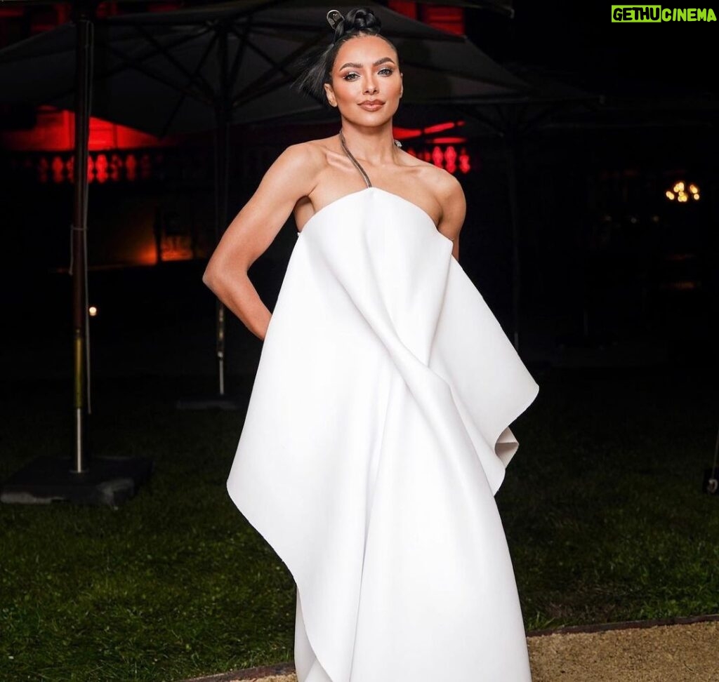 Kat Graham Instagram - Was honored to host the first ever @oneyoungworld Charity Gala in the south of France, presented by the @theglobalcommittee I will be speaking at the One Young World conference in Belfast Ireland in October. It is the world’s largest and most impactful youth leadership summit. Excited to see everyone there… Wearing the talented @katebartondesign Hair by @mitchellcantrellbeauty Photos by @tobyyeo Château de Fonscolombe
