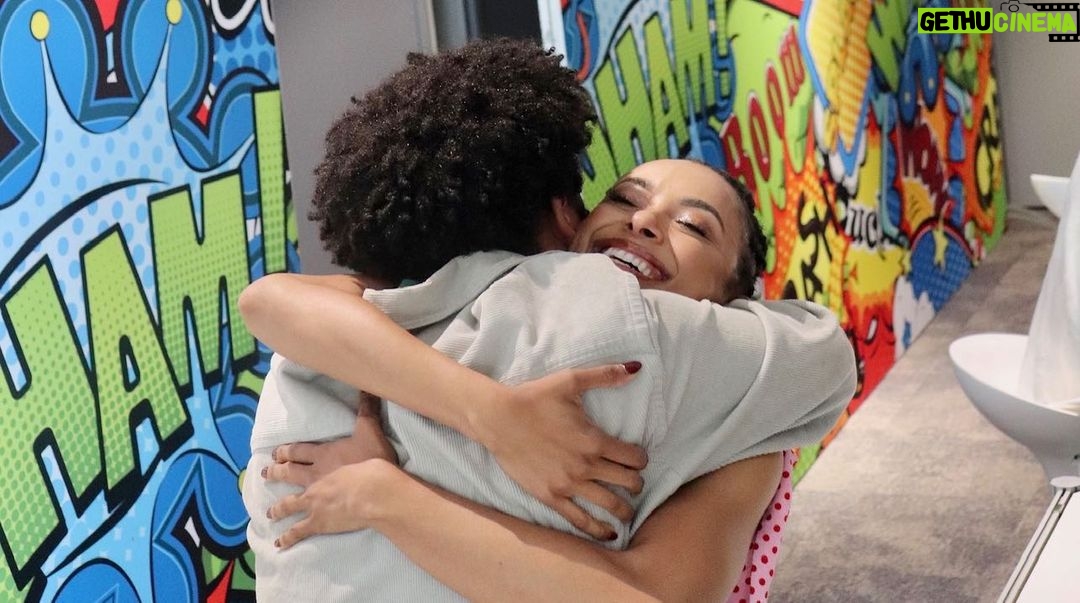 Kat Graham Instagram - Comic Con Cape Town baby! Thank you guys so much for 4 SOLD OUT days!! I honestly didn’t think y’all loved me like that 😂. It’s been such a treat connecting with so many of you in person. Love and gratitude 💕❤️🔥 Cape Town, South Africa