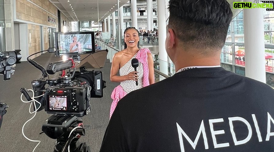 Kat Graham Instagram - Comic Con Cape Town baby! Thank you guys so much for 4 SOLD OUT days!! I honestly didn’t think y’all loved me like that 😂. It’s been such a treat connecting with so many of you in person. Love and gratitude 💕❤️🔥 Cape Town, South Africa