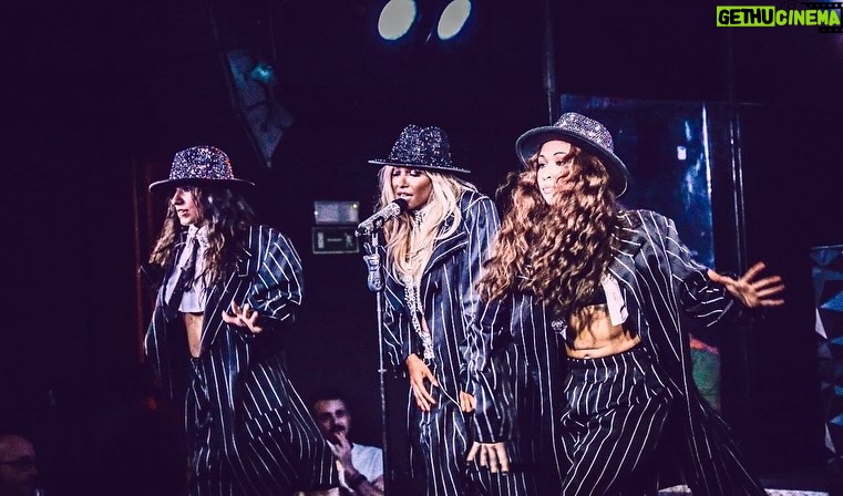 Kat Graham Instagram - Thank you to everyone who came out and sold out our first show this weekend in Italy!!! 🇮🇹 Grazie mille @paolaiezzireal for joining me on stage! So epic. So grateful. This marks the official launch of The TIME Tour. See you In Liverpool for another sold out weekend!! @ale_ssiofilippelli @marissaneola @federica_di_meo @bkjones20 @mariotyler @elisarampi @matteogiorgiinred @sweeneynaty Bologna, Italy