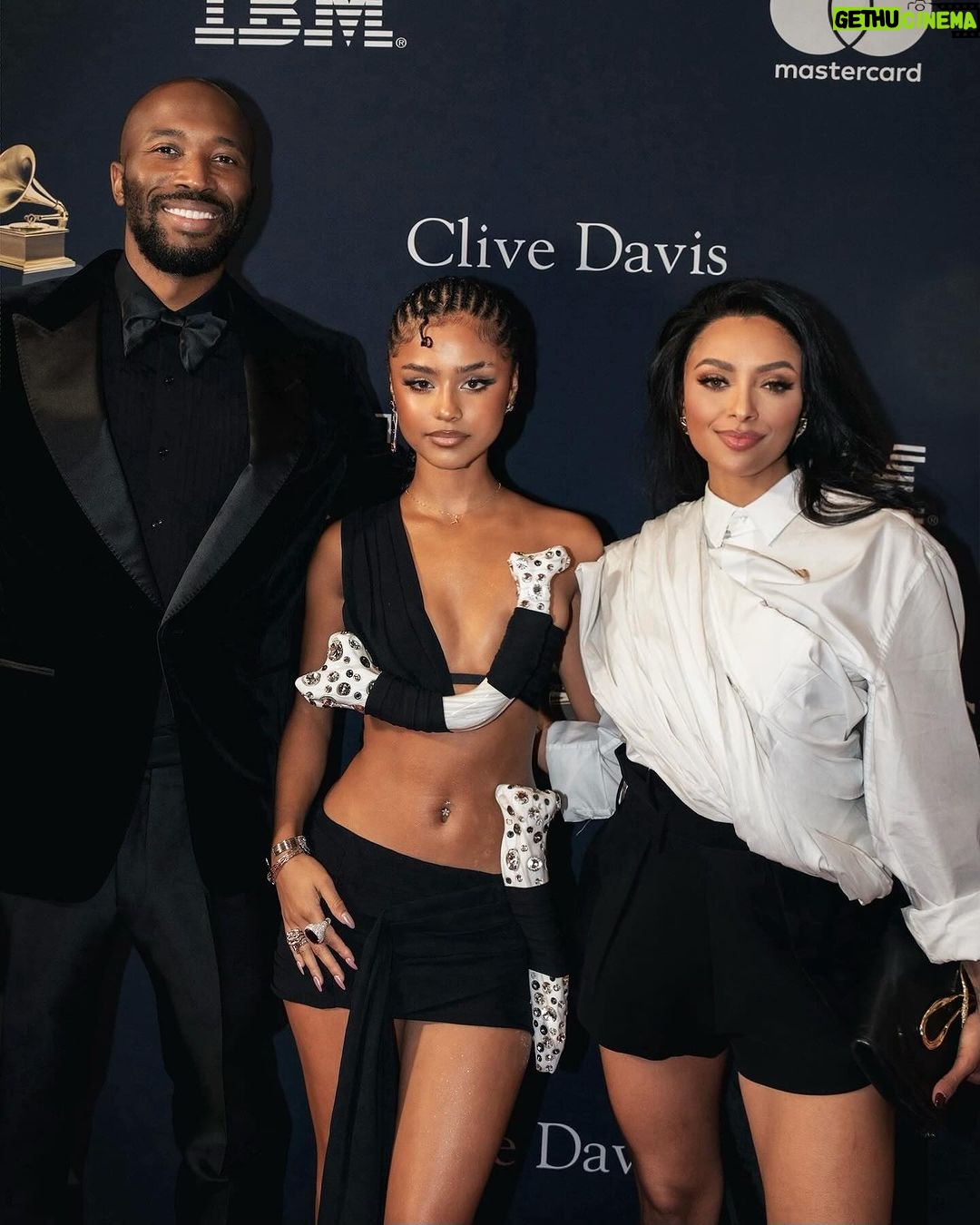 Kat Graham Instagram - With Berry Gordy and @suzannedepasse at the Clive Davis party. Their impact on music history is immeasurable. Every day I am reminded of the incredible legacy they’ve built. Grateful for the opportunity to be in the presence of such legends. Motown forever. And I mean that! 📸 @kreativekapturez