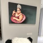 Kate Beckinsale Instagram - Thank you, @magnushastings for this absolutely genius portrait of the iconic @gingerminj and thank you to the icon herself for sending me her book, #southernfriedsass - a queen's guide to cooking, decorating, and living just a little EXTRA 👑👑👑