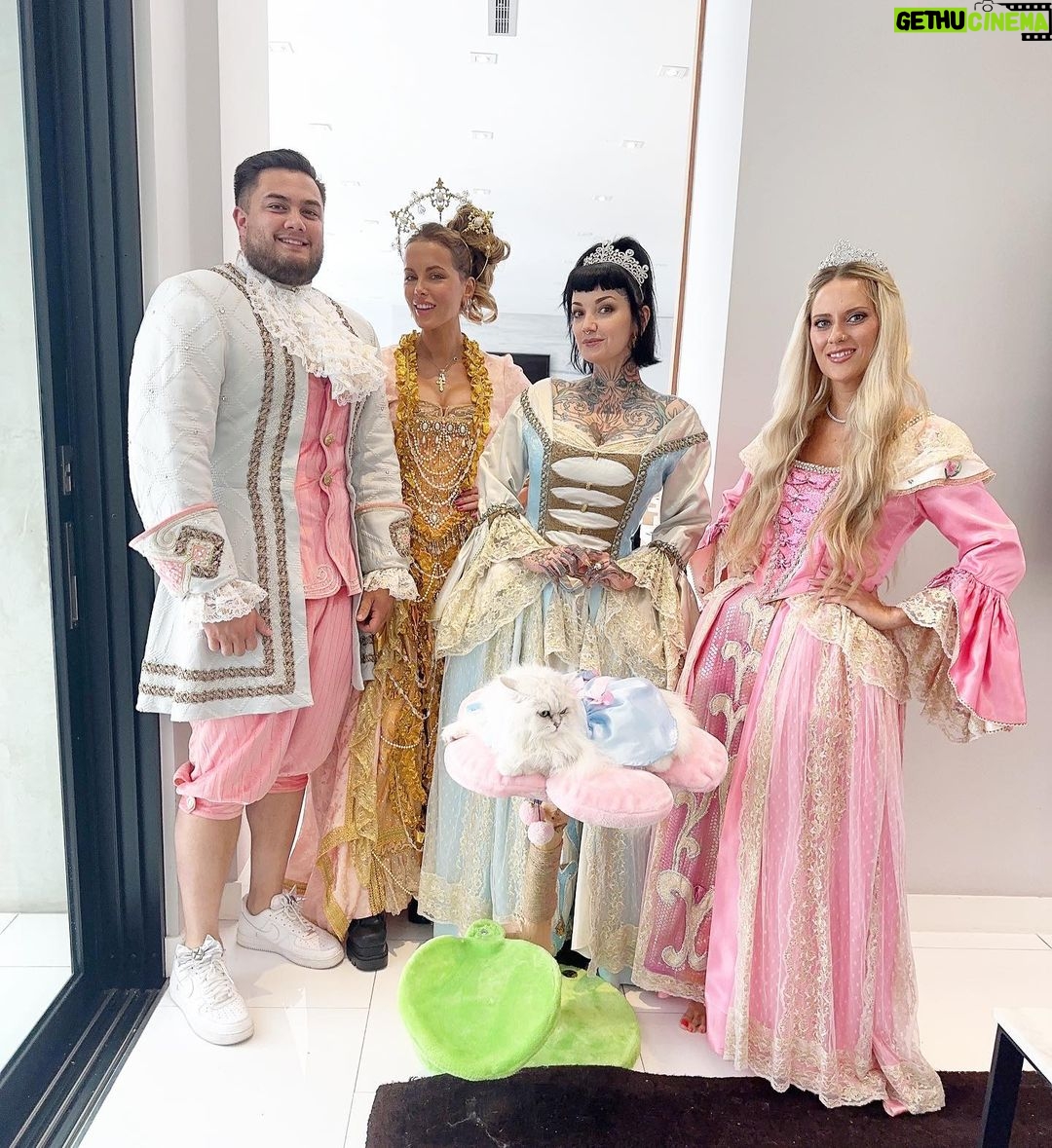 Kate Beckinsale Instagram - Part two of Princess @nina_kate of Camden’s birthday . 💕(There are quite a few parts.)Also you’re welcome for @craigminton_ in pantaloons possibly the furthest from south London he has sartorially been in some time