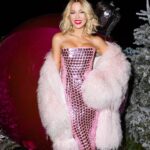 Kate Beckinsale Instagram - If there was any doubt that @kathyhilton has bigger Christmas balls than anyone else, let this be an end to it. Thankyou @kathyhilton, @nickyhilton and my girl @parishilton for a lovely,warm family night.🎄🎄🎄