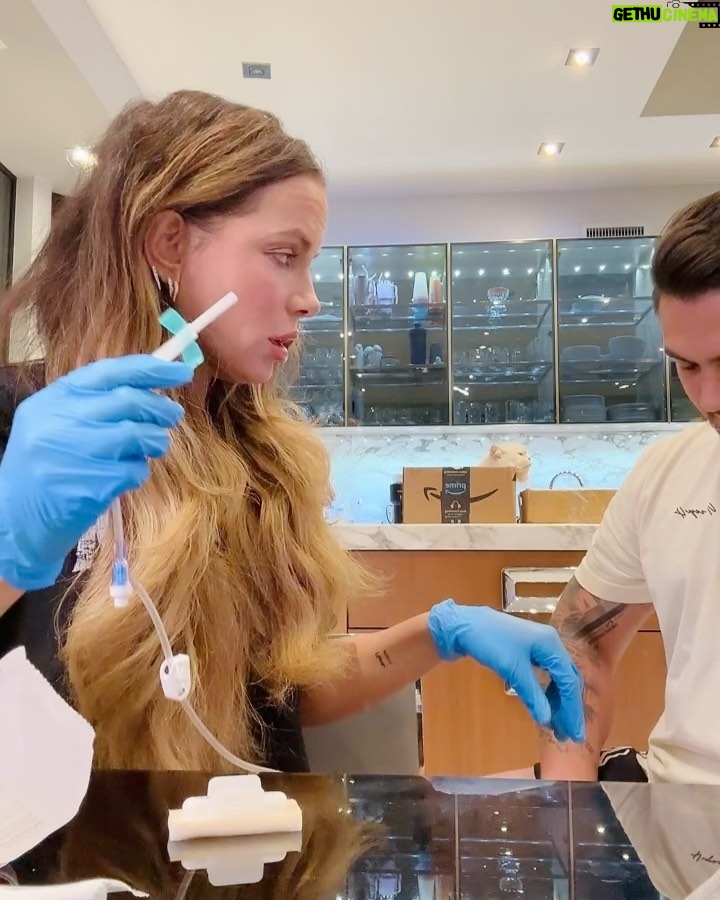 Kate Beckinsale Instagram - Nursing school with @craigminton_ Vol III. Blood dump for high hemoglobin / haemochromotosis . Who’s next 🧛♀️?