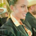 Kate Beckinsale Instagram - Mama’s first hayride (on Rodeo but still counts) 🤠 🤠 🤠 🤠