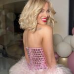 Kate Beckinsale Instagram - Tis the season and the season is pink💕