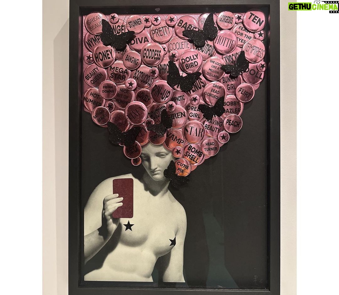 Kate Beckinsale Instagram - I love love this piece βSong of the sirenβ by @stu_art_forrester I got from @eastartgallery.london ππππ clever clever