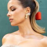 Kate Beckinsale Instagram - Beautiful,delicate,vibrant show from my friend @bachmai. I love your talent and your vulnerable loving heart 🧡 Thank you so much for having me xxx #nyfw@ 📸: @itschristopherthorne