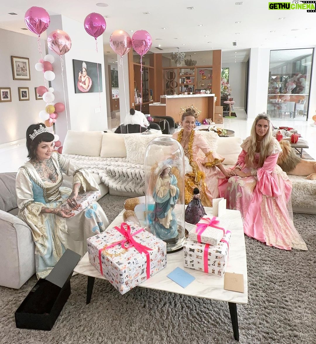 Kate Beckinsale Instagram - Part two of Princess @nina_kate of Camden’s birthday . 💕(There are quite a few parts.)Also you’re welcome for @craigminton_ in pantaloons possibly the furthest from south London he has sartorially been in some time