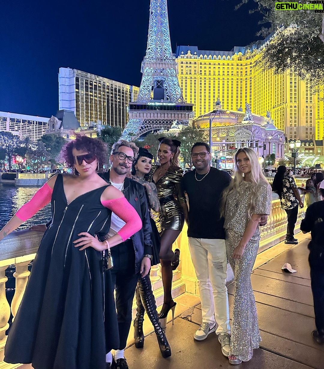 Kate Beckinsale Instagram - @nina_kateโs birthday celebrations part one .The ten year old in me is losing her mind . @duranduran KILLED it ๐๐