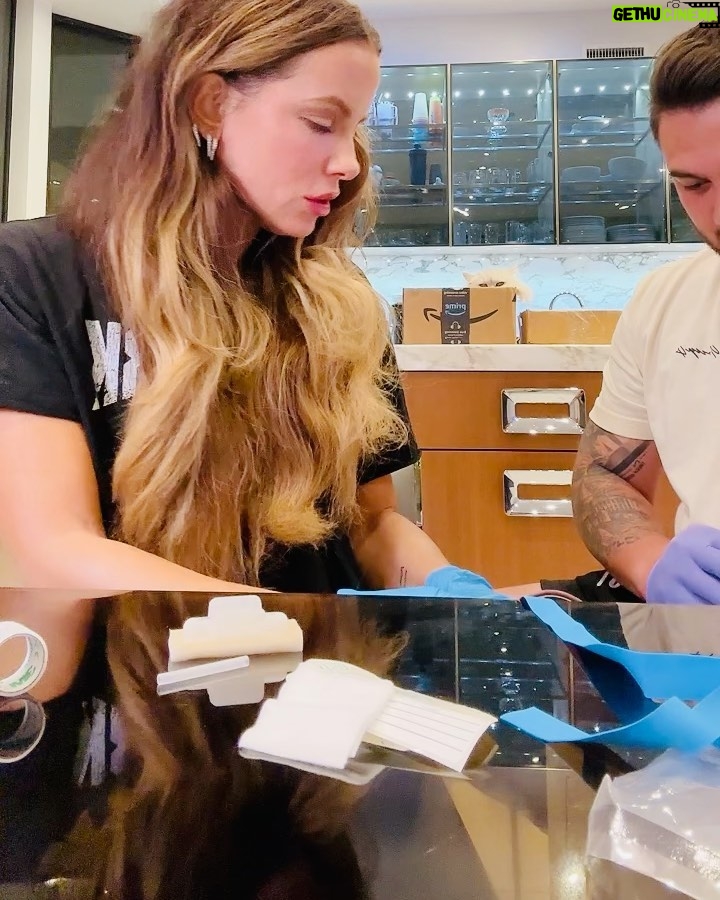 Kate Beckinsale Instagram - Nursing school with @craigminton_ Vol III. Blood dump for high haemoglobin/haemochromatosis… Who’s next ? 🧛♀️