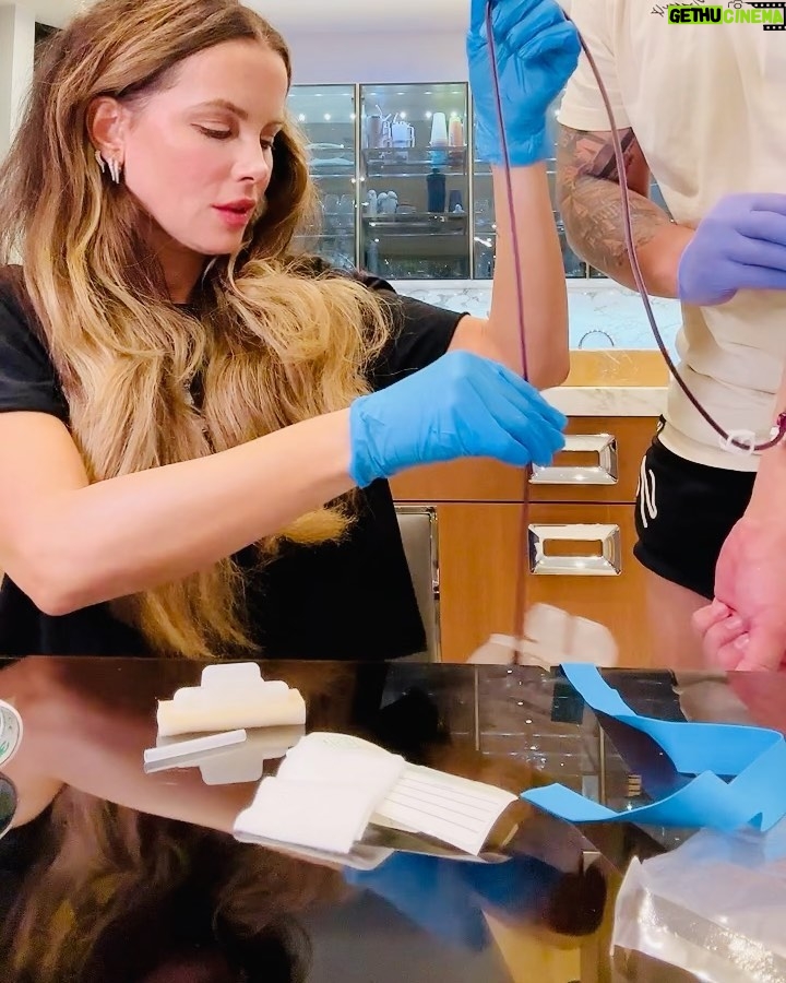 Kate Beckinsale Instagram - Nursing school with @craigminton_ Vol III. Blood dump for high hemoglobin / haemochromotosis . Who’s next 🧛♀️?