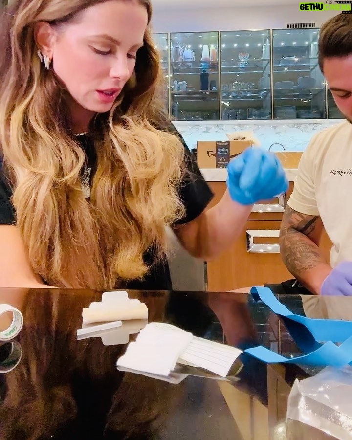 Kate Beckinsale Instagram - Nursing school with @craigminton_ Vol III. Blood dump for high hemoglobin / haemochromotosis . Who’s next 🧛‍♀️?