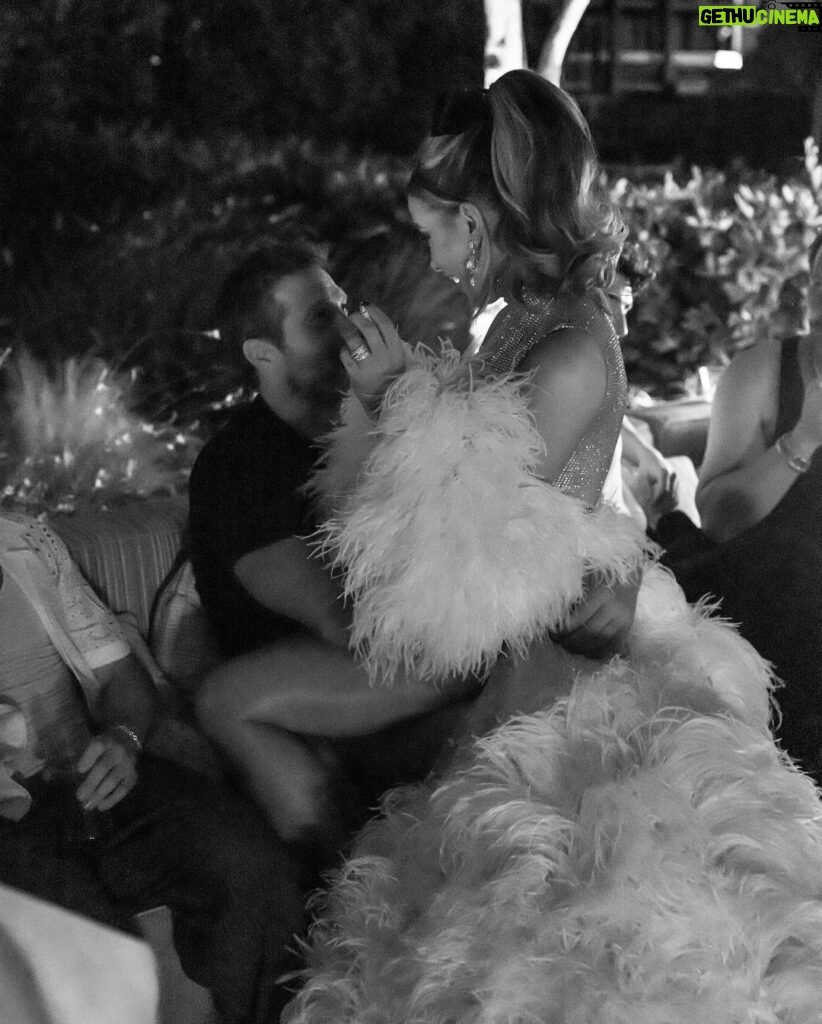 Kate Beckinsale Instagram - The most amazing birthday continues .. what a party -full of love and glitter and the best people . Thank you to everyone and especially everyone 💕💕