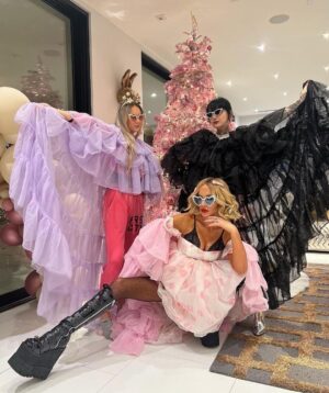 Kate Beckinsale Instagram - Sadness and joy,gratitude and rage, fear and hope, friends and family, dear animals both living and living in the heart,laughter and tears, generosity and feeling seen and loved and of course, fruit and veg costumes. Happy (or as happy as you can) Christmas. And love from us❤️
