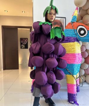 Kate Beckinsale Instagram - Sadness and joy,gratitude and rage, fear and hope, friends and family, dear animals both living and living in the heart,laughter and tears, generosity and feeling seen and loved and of course, fruit and veg costumes. Happy (or as happy as you can) Christmas. And love from us❤️