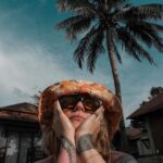 Kateřina Mlejnková Instagram - Miluju ten happy vibe tady✨ po pár dnech stráveném v Bangkoku jsme zamířili zpět na náš milovaný Koh Chang. Jsme tu podruhé a o to víc si to tu užívám. #kokivthajsku . . . . . . . . #thailand #kohchang #happy #holiday #happyholidays #winter #swimsuits #koki9 #style #tattoo