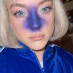 Kateřina Mlejnková Instagram - Violet Beauregarde těší mě 🫐💙 . . . . . . . #halloween #violetbaudelaire #willywonka #costume #ootd #koki9 #sharlota Prague Fear House