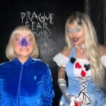 Kateřina Mlejnková Instagram - Violet Beauregarde těší mě 🫐💙 . . . . . . . #halloween #violetbaudelaire #willywonka #costume #ootd #koki9 #sharlota Prague Fear House