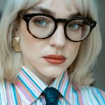 Kateřina Mlejnková Instagram - Brýle, věc který jsem se jako dítě bála! Joo nějaký ty růžový jsem nosila. Ale skoro nikde cool brýle nebyly. Pak u mě přišlo nošení tak v 15ti k emo stylu hranatý, v 17ti jsem si objednala vintage z padesátých let a pak už to všechno bylo super. A dneska nejraději nosím spis panský styl a kostěný 👓🤓 aby si je vzal na sebe Johnny Depp. @easy_optic děkuju za brýle 👁️👁️ Prague, Czech Republic