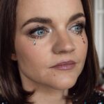 Kateřina Mlejnková Instagram - Zahrabala jsem v archivu a našla ještě fotku makeup looku z kampaně s @crystalsbypreciosa ✨ S kamínky mě baví pracovat 🥰 #makeupbyme . . . . . . . . . #makeupartist #makeuptutorial #preciosa #diamonds #diamondsareforever #makeup #makeuplover #beauty