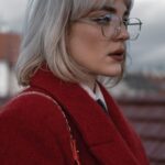 Kateřina Mlejnková Instagram - Už je červený všude moc? Není! 😅❤️ miluju děsně moc! 🤷🏼‍♀️ . . . . . . . #redobsession #redcoat #blondehair #glasses #ootd #fashion #streetstyle Prague, Czech Republic