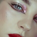 Kateřina Mlejnková Instagram - Dlouho mě výrazné rty na sobě moc nebavili, tak jsem včera zkoušela zase ty červené. 💋 jsou červené rty vaše oblíbené? Nebo taky raději saháte po nude? . . . . . . . . #redlips #makeupartist #makeup #makeuplover #photooftheday #koki9 #100daysofmakeup Prague, Czech Republic