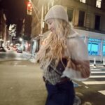 Kate Hudson Instagram - ✨Midnight stroll ✨ New York, New York