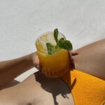 Kate Hudson Instagram - Good energy for long weekend 🍊@kingstvodka