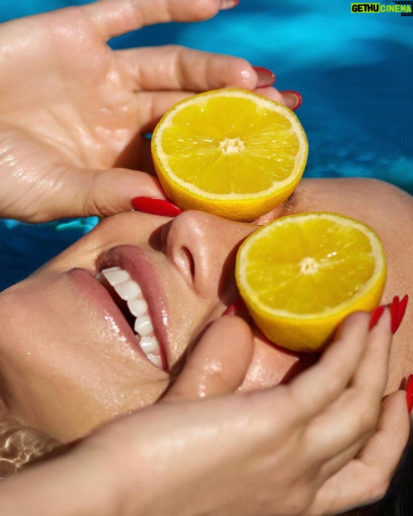 Kate Hudson Instagram - Seeing citrus 🍋