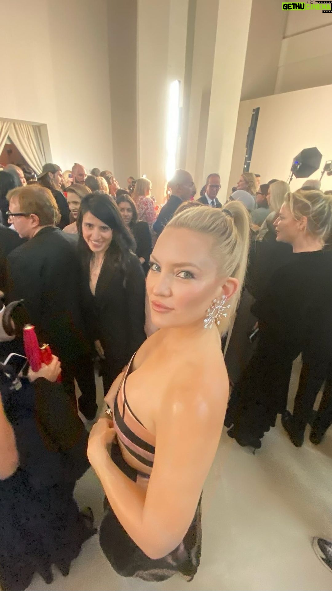 Kate Hudson Instagram - Last week was haute. Still dreaming about the @giorgiarmani #privé show 📸 💃🏼🪴