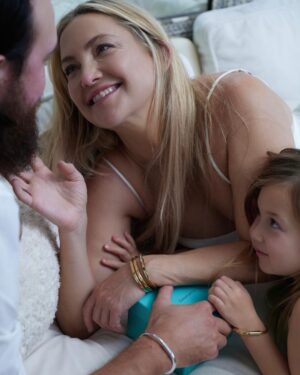 Kate Hudson Instagram - Loved and “locked”! Opening the blue box is way more fun in real life than in the movies… 💎(hmmmm what may I be referencing 😆?) @tiffanyandco #lockwithlove  #tiffanyandco #tiffanypartner