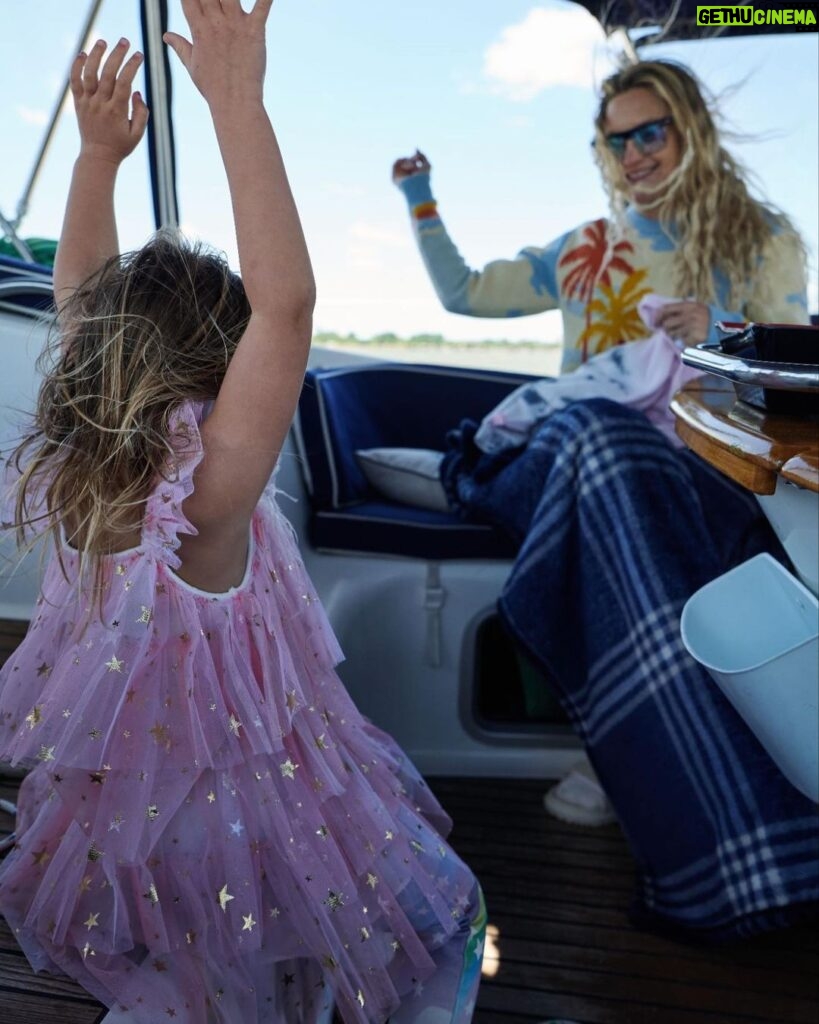 Kate Hudson Instagram - All hands on deck with my girl❤️👯‍♀️