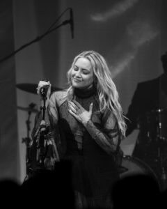 Kate Hudson Instagram - ✨Last nights Talk About Love single release party was the first time I sang songs from my album and it felt, well…just like this picture✨ #talkaboutlove