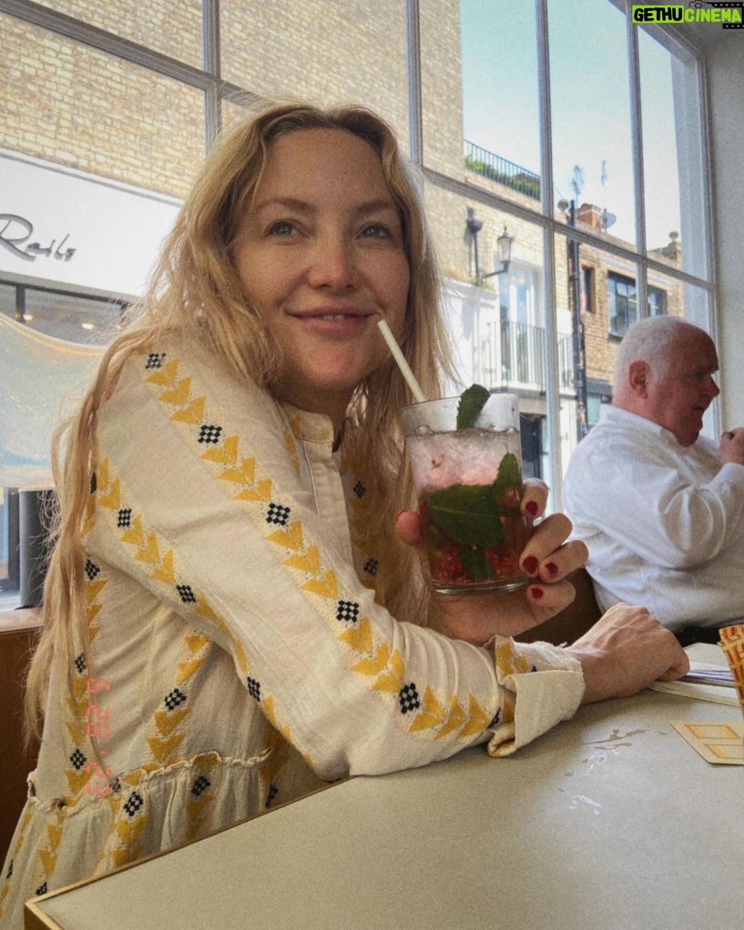 Kate Hudson Instagram - England lately 🇬🇧 #homeawayfromhome