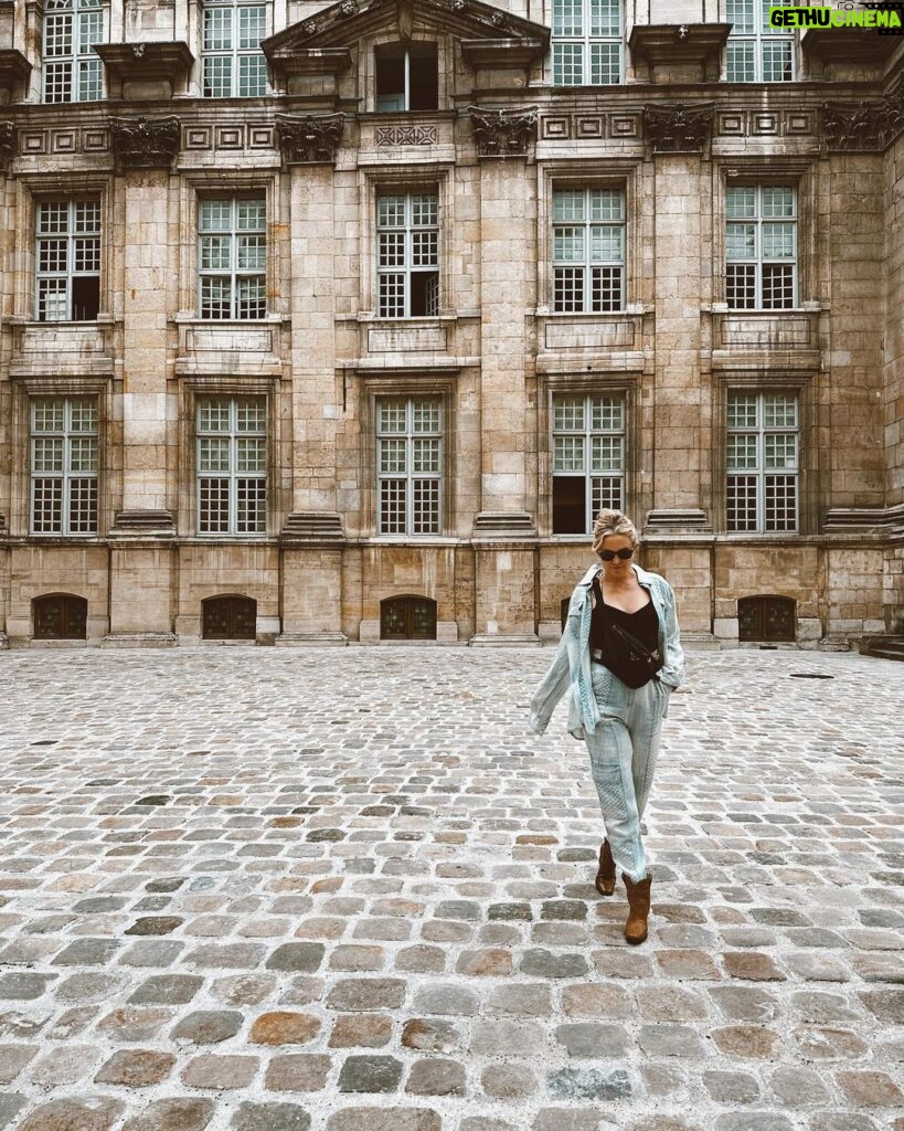 Kate Hudson Instagram - Paris we love you 🩵