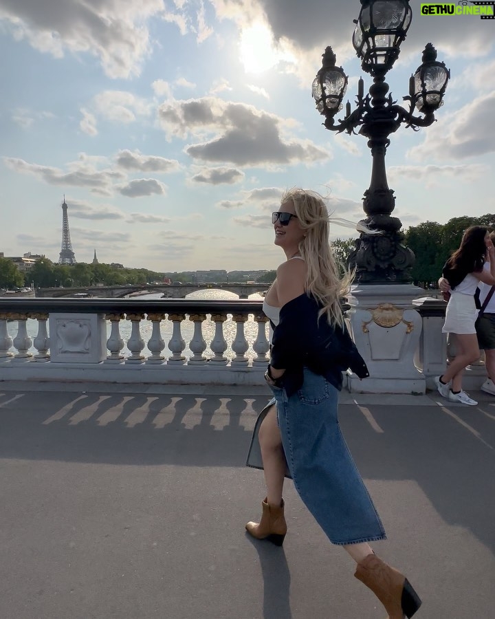 Kate Hudson Instagram - Paris we love you 🩵