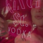 Kate Hudson Instagram – Martini time 🍸 @kingstvodka Fun party celebrating our issue 💃  @flauntmagazine