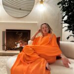 Kate Hudson Instagram - Last night I dreamt I was swimming in orange soda. It turned out to be a “fanta-sea.” 🤓🍊🧡