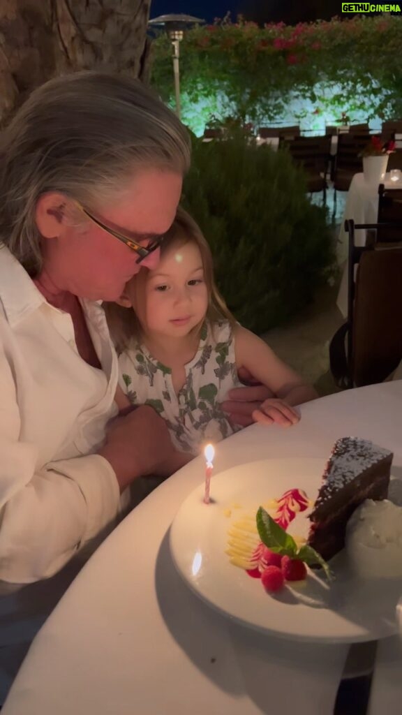 Kate Hudson Instagram - Always a double fun day in our family! St Patrick’s day and Pa’s birthday! Love this man so much! How about some birthday love for Kurt! 🍀🎉🎂 Happy Birthday Pa! 💚